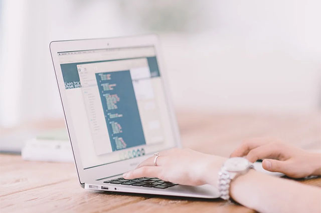 网站制作公司怎么样借助云数据技术为机器人公司提供服务