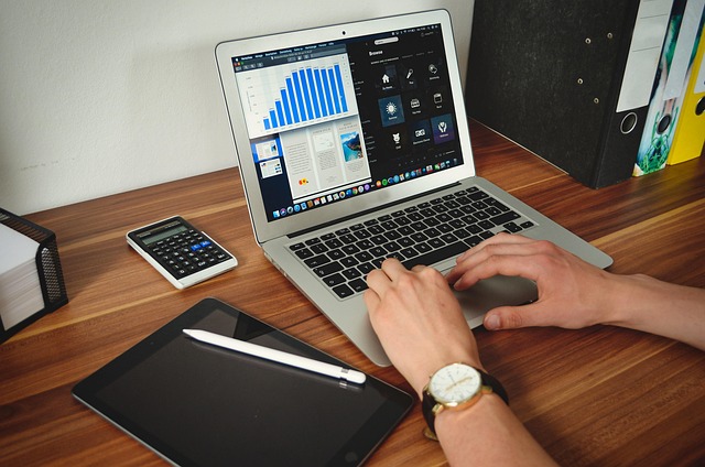 网站装修队那些事儿 网站制作是不是包服务器有说法